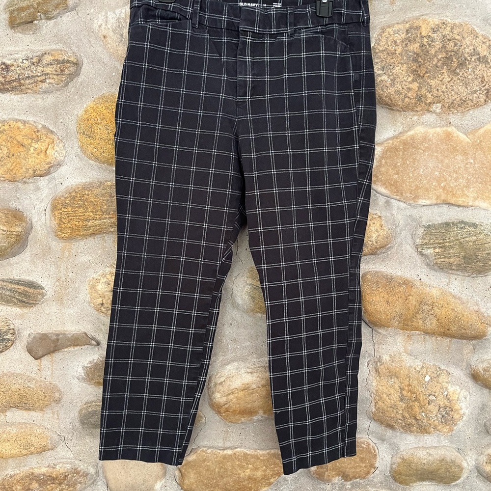 Old Navy Women's Black Plaid Chinos